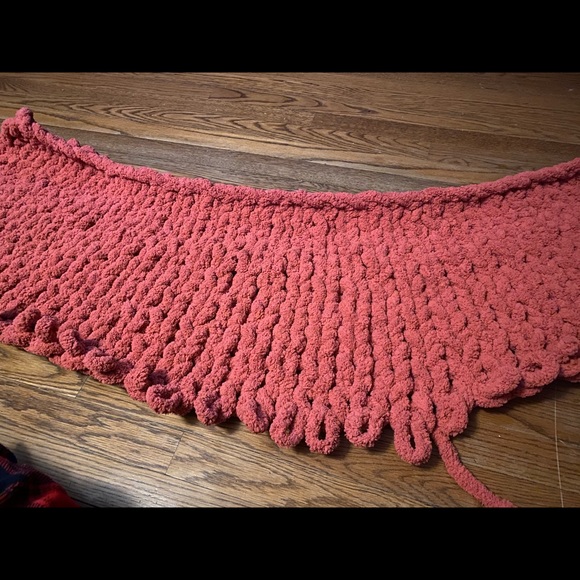 Custom Hand Knit Chunky Blanket - Picture 7 of 8
